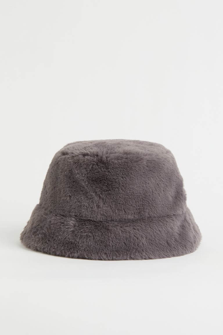 chapéu bucket com pêlo da bershka